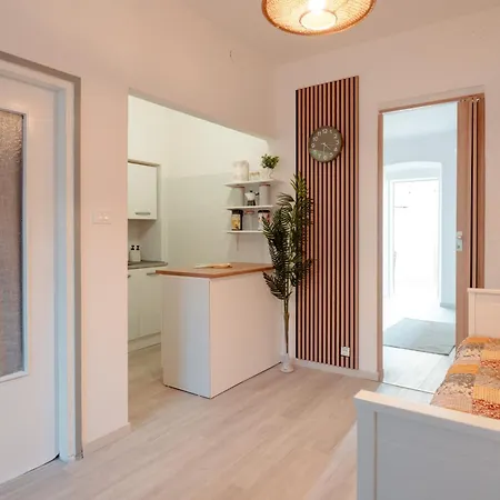 Zora Roiano Apartamento *